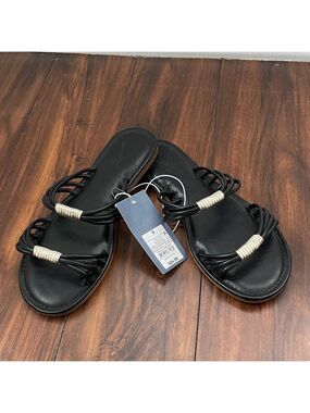 NWT Universal Thread Black Sandals with Silver Accents Size 8